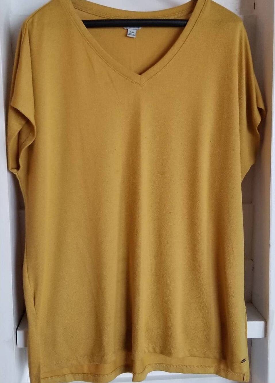 Women's Orvis Yellow Sweater Shirt Short Sleeve Size XL Soft Comfy